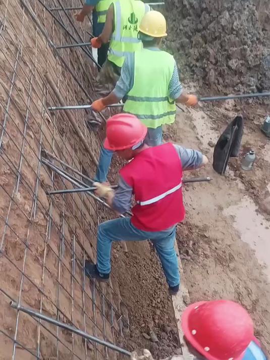吕梁离石区锚杆支护