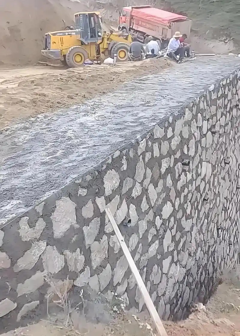 吕梁离石区边坡加固
